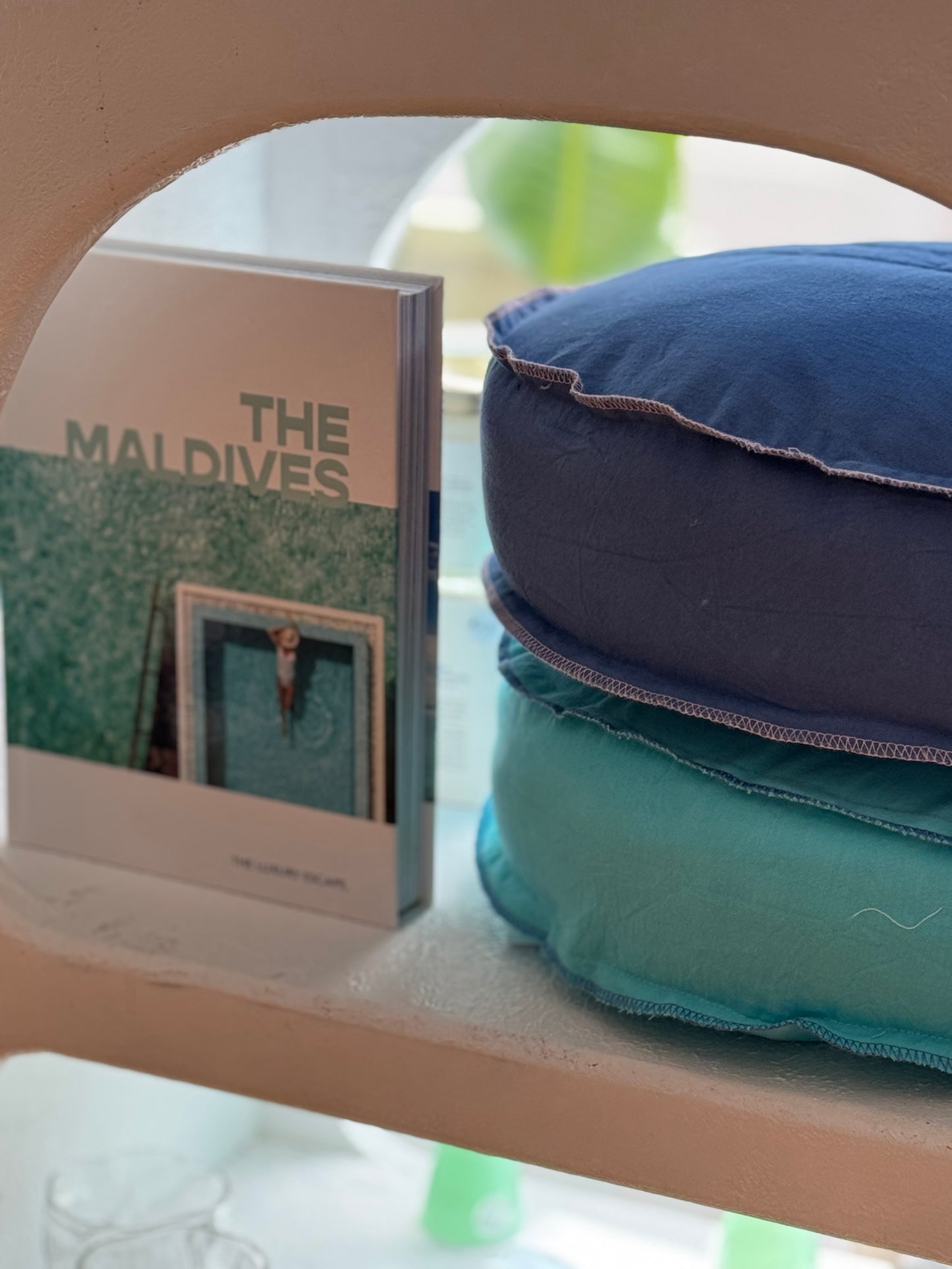 AQUA~ Round Colour Pop Cushion