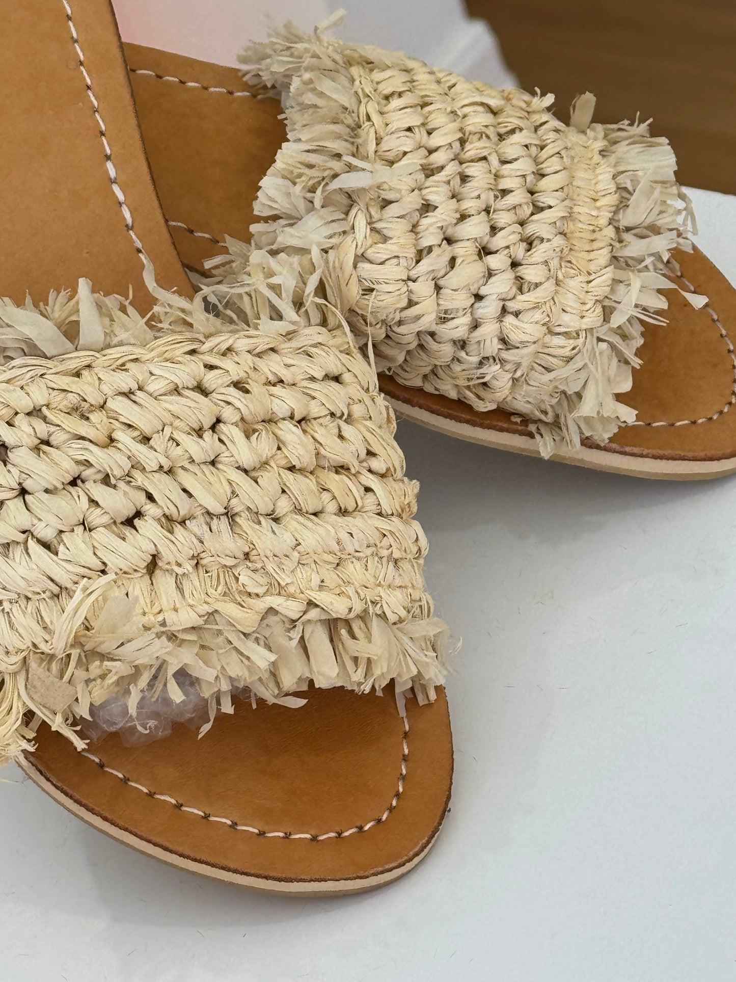 Raffia Slides