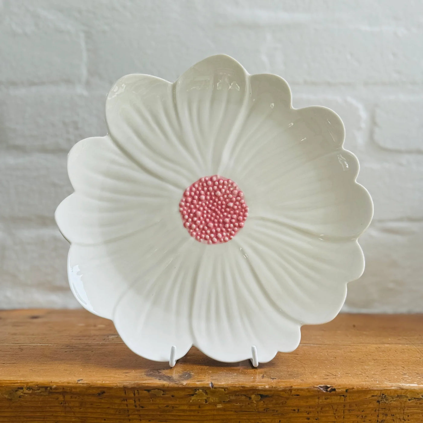 Daisy Plate ~ White with Pink Centre