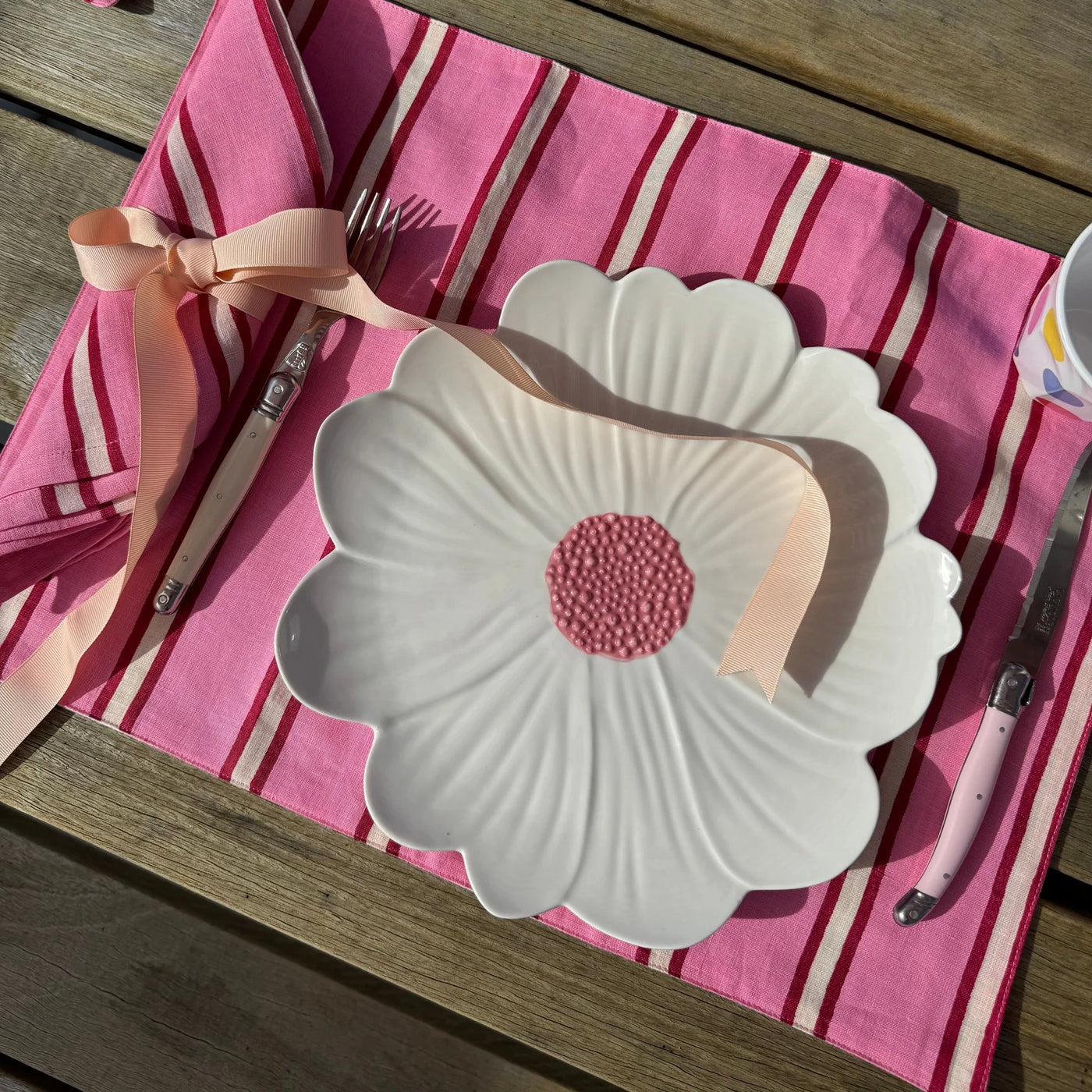 Daisy Plate ~ White with Pink Centre